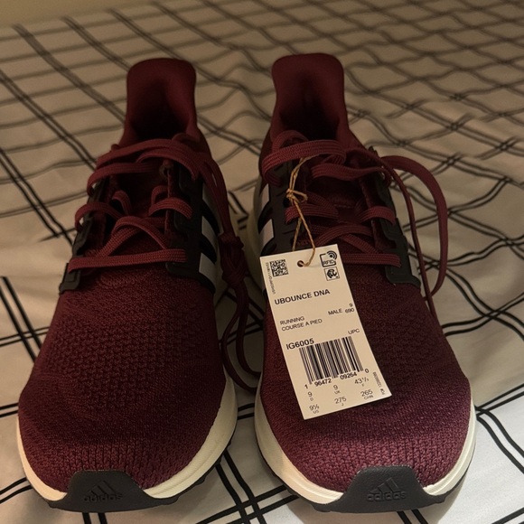 Adidas Burgundy and Cream Running Shoes - Picture 2 of 5